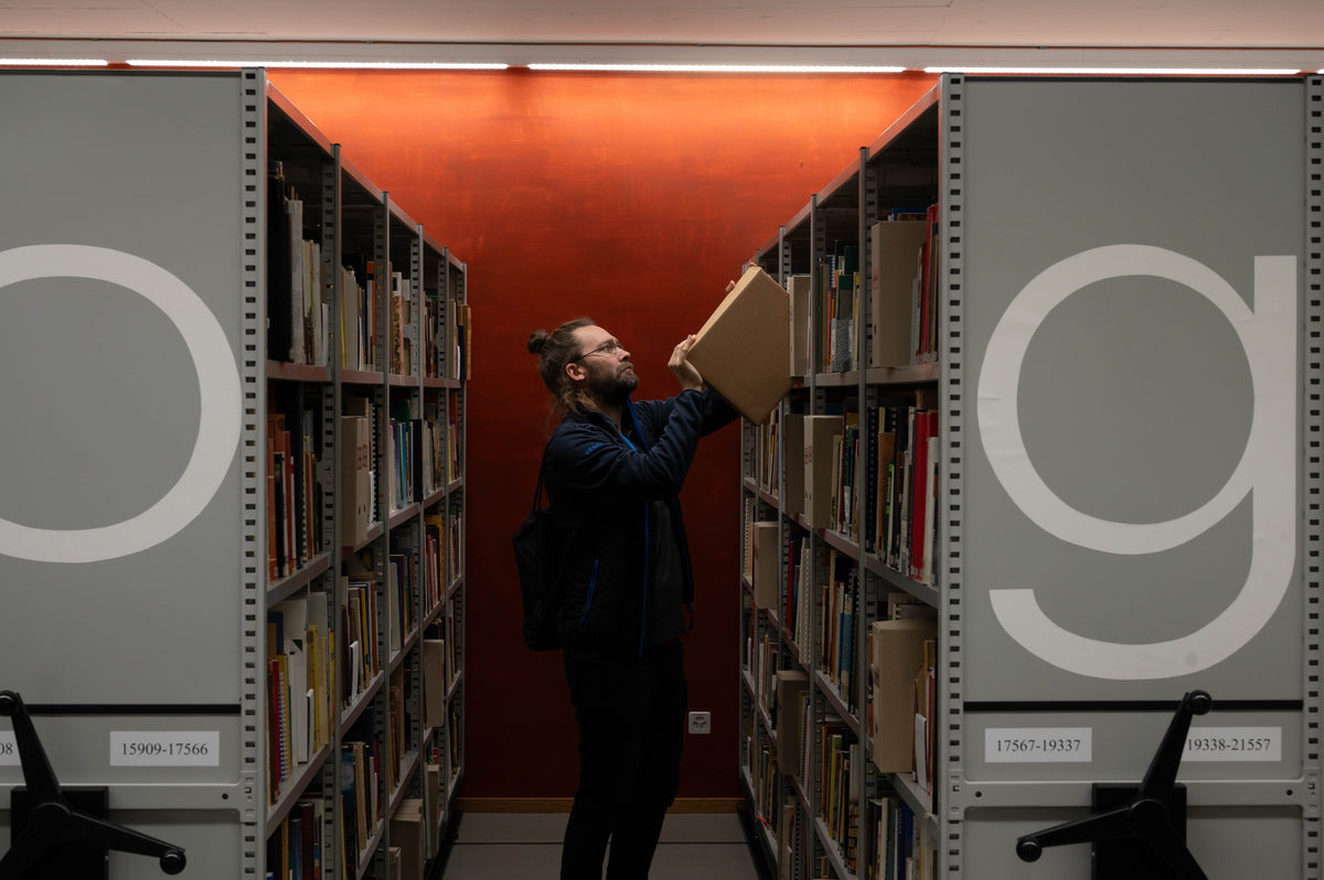 Staffelübergabe bei den Basler Afrika Bibliographien | Leadership Transition at the Basler Afrika Bibliographien